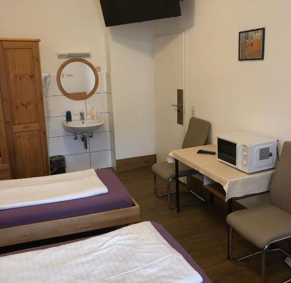 四人标准间, Pension Schmellergarten