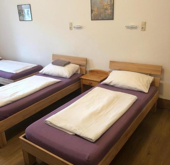 标准四人间共用浴室, Pension Schmellergarten