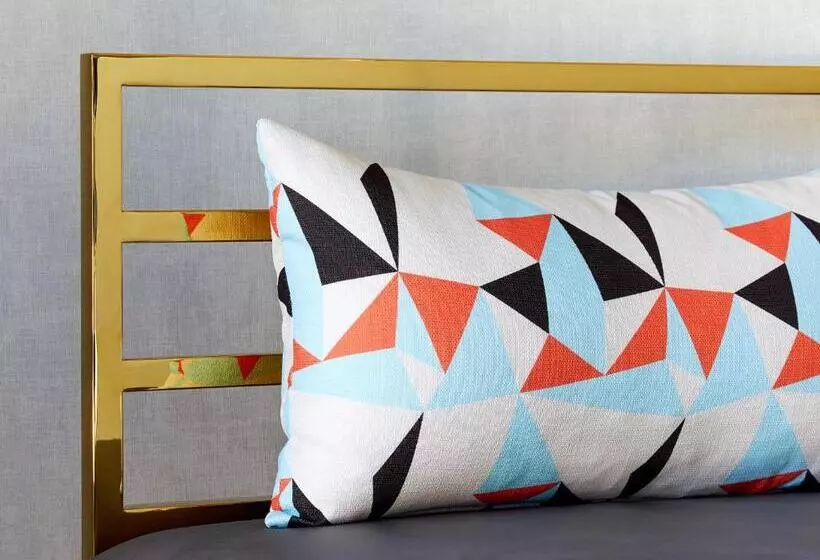 プレミアムルーム, Hutton