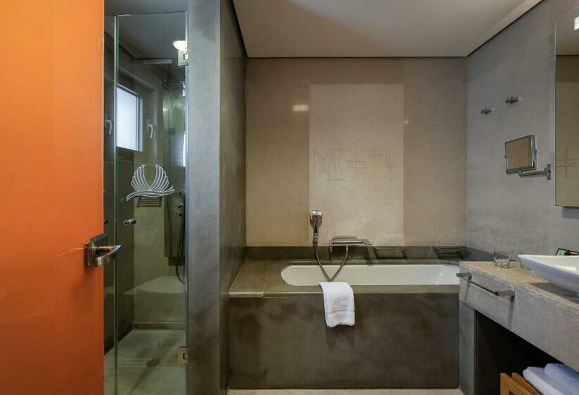 חדר דלוקס, Avra Imperial