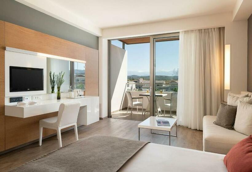 חדר דלוקס נוף בריכה, Avra Imperial