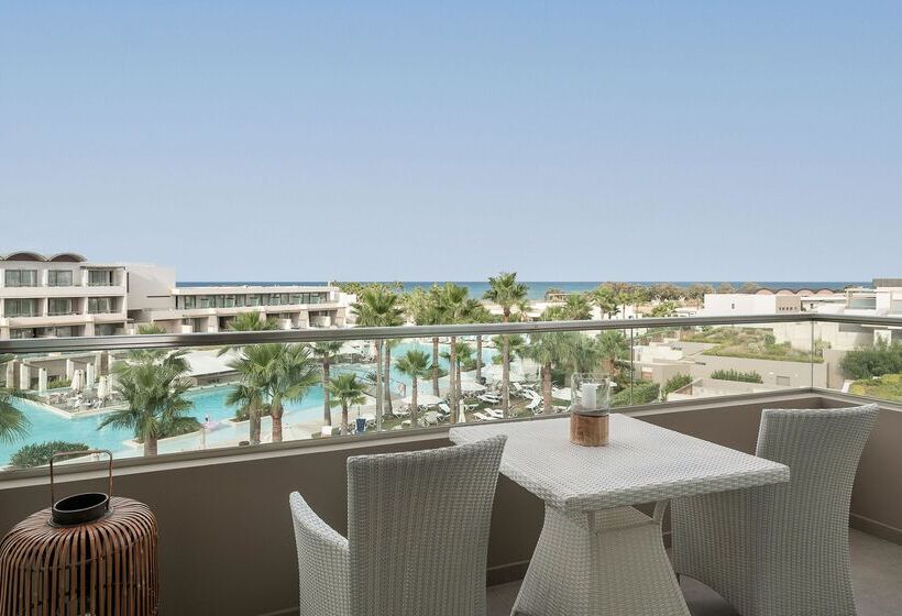 חדר משפחתי, Avra Imperial