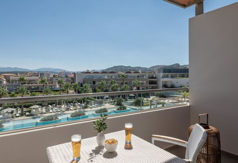 חדר דלוקס נוף בריכה, Avra Imperial