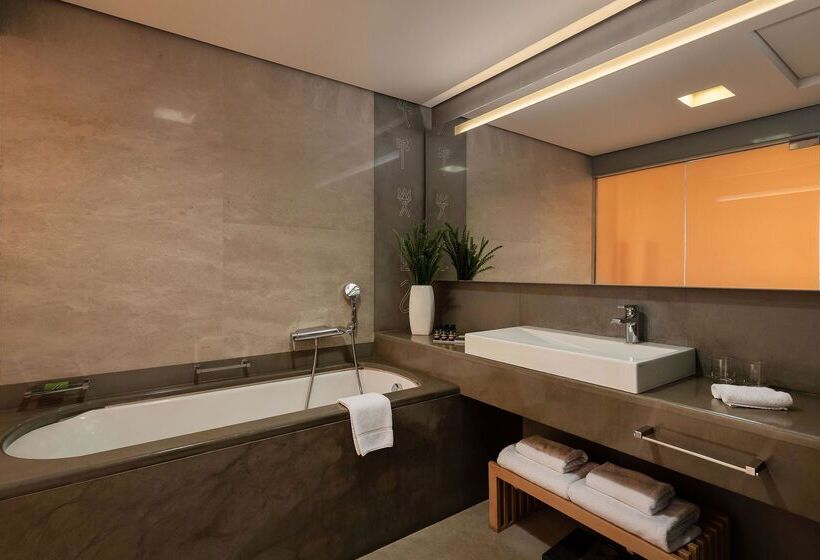 סוויטה דלוקס, Avra Imperial