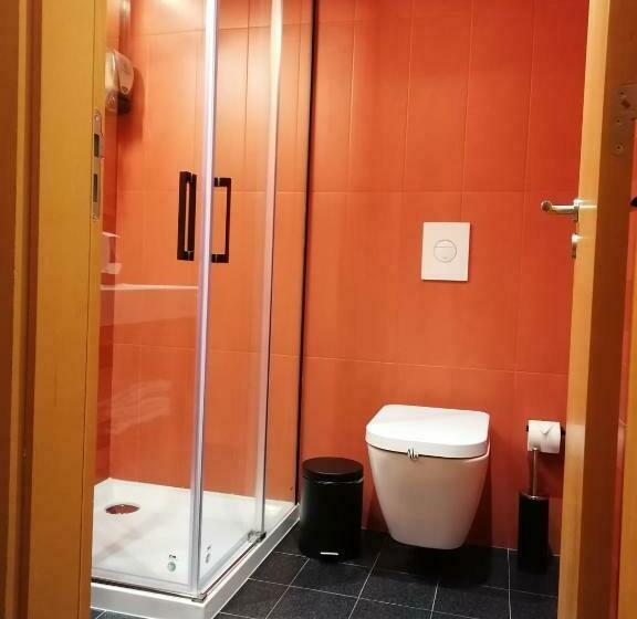 اتاق استاندارد سه نفره, Basic Braga by Axis