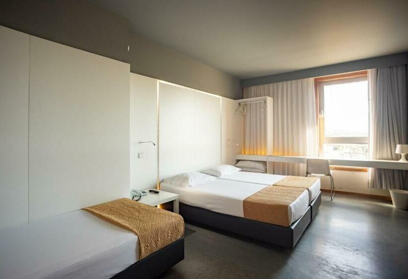 اتاق استاندارد سه نفره, Basic Braga by Axis