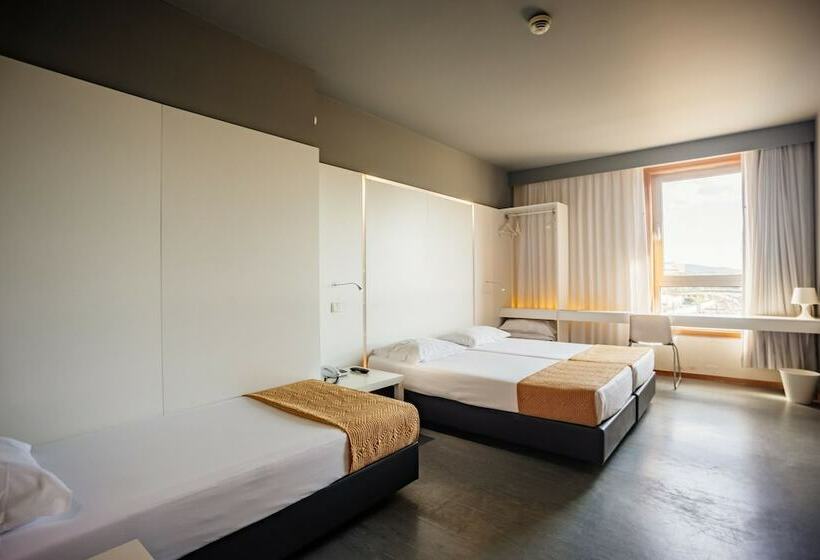 اتاق استاندارد سه نفره, Basic Braga by Axis