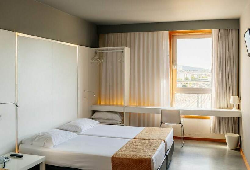 اتاق استاندارد سه نفره, Basic Braga by Axis