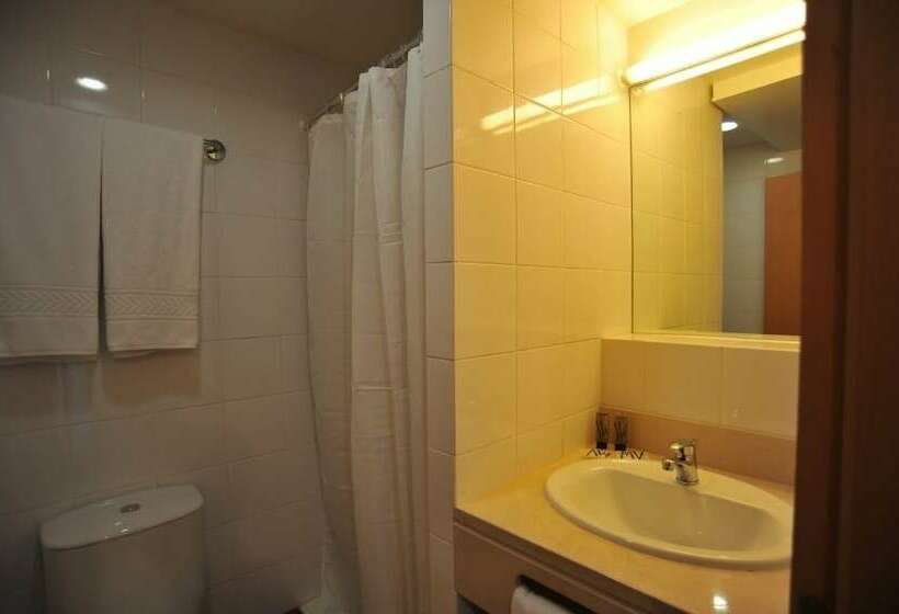 اتاق استاندارد سه نفره, Basic Braga by Axis