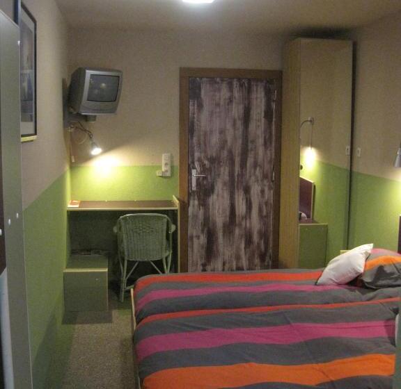 Quarto Estandar, Fauwater