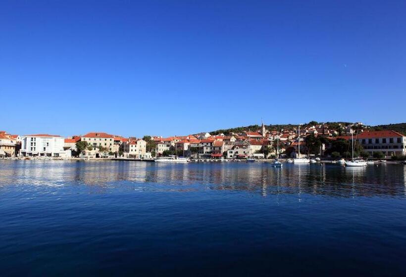 Номер Стандарт Вид на Море, Pastura