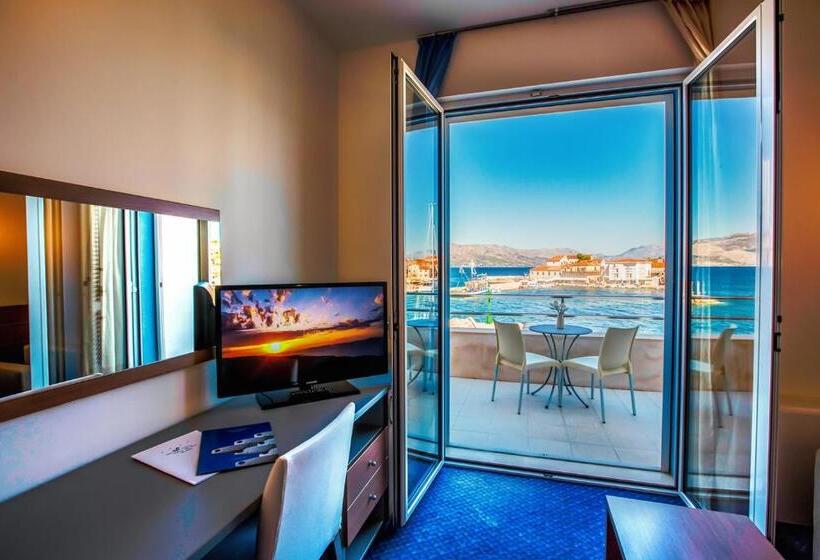 غرفة قياسية مطلّة علي البحر, Pastura