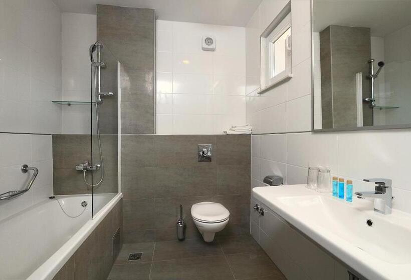 غرفة قياسية مطلّة علي الحديقة, Pastura