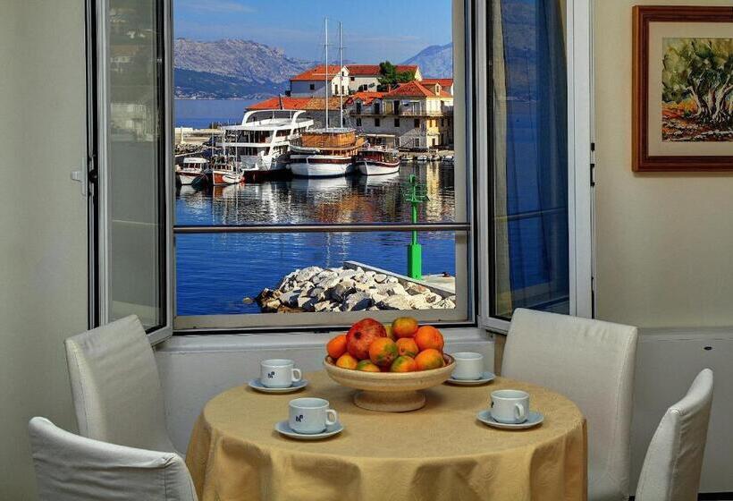 جناح مطلّ علي البحر, Pastura