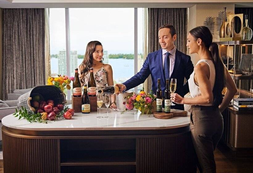 חדר קלאב, The Ritzcarlton, Toronto