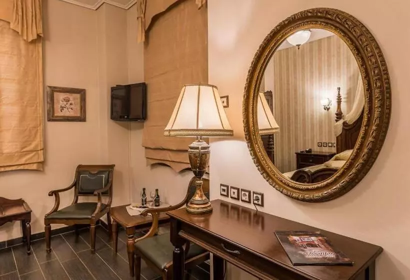 سوییت جونیور, Theofilos Paradise Boutique