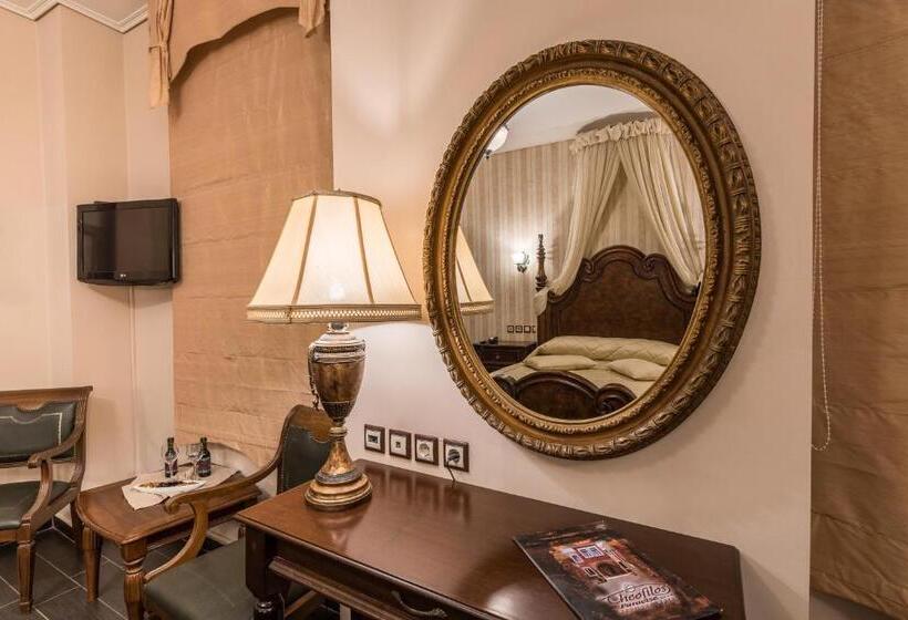 سوییت جونیور, Theofilos Paradise Boutique