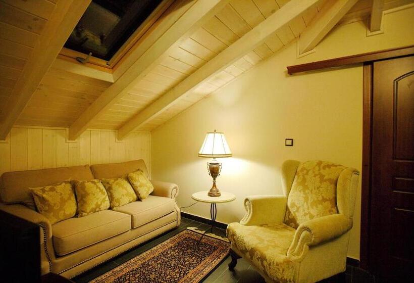 سوییت سوپریور, Theofilos Paradise Boutique