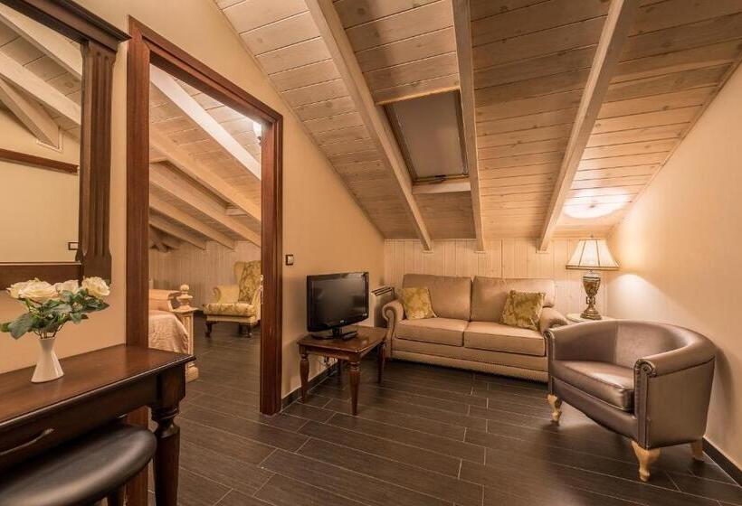 سوییت سوپریور, Theofilos Paradise Boutique