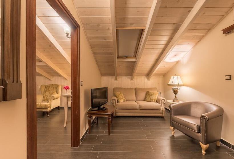 سوییت سوپریور, Theofilos Paradise Boutique