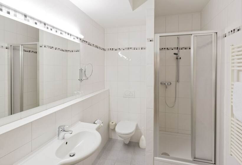 جناح جونيور, Motel Baden