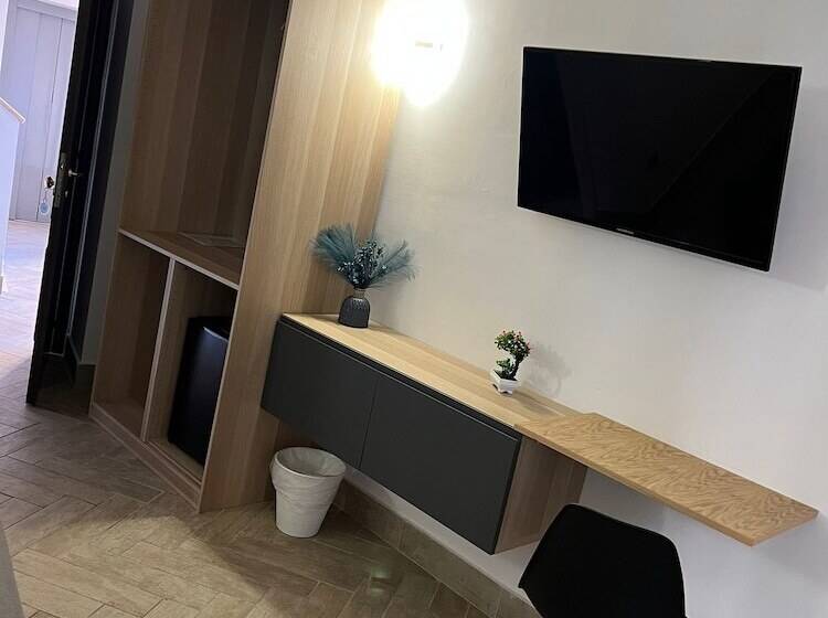 اتاق استاندارد سه نفره, Barbato