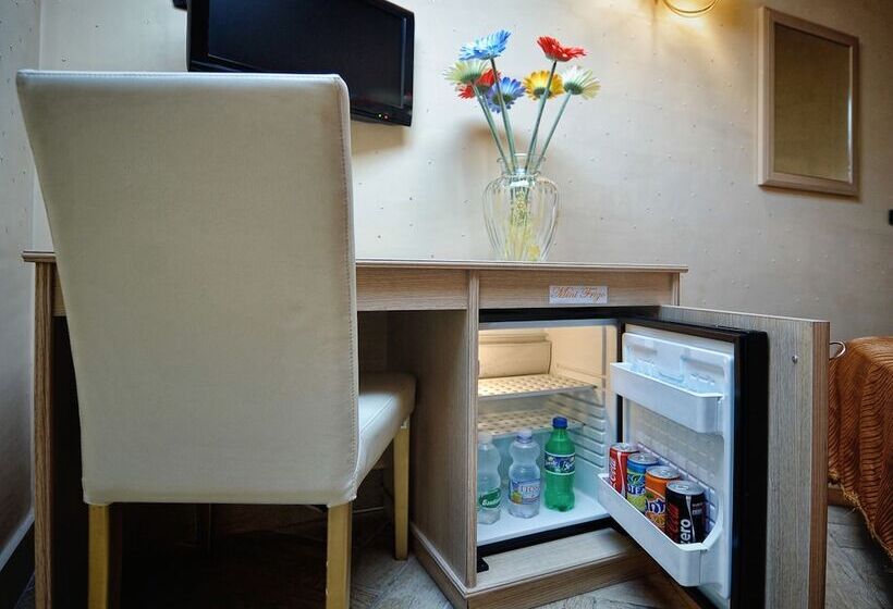 اتاق استاندارد سه نفره, Barbato