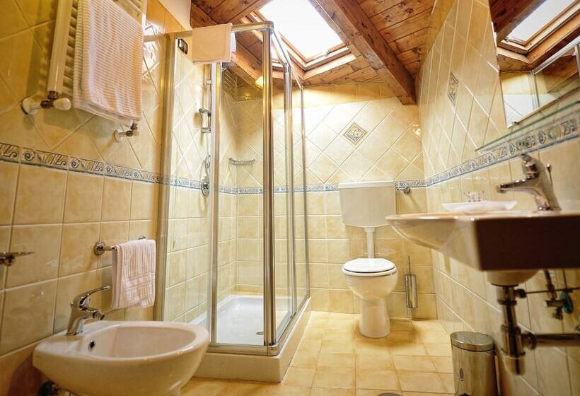 اتاق استاندارد چهار تخته, Barbato