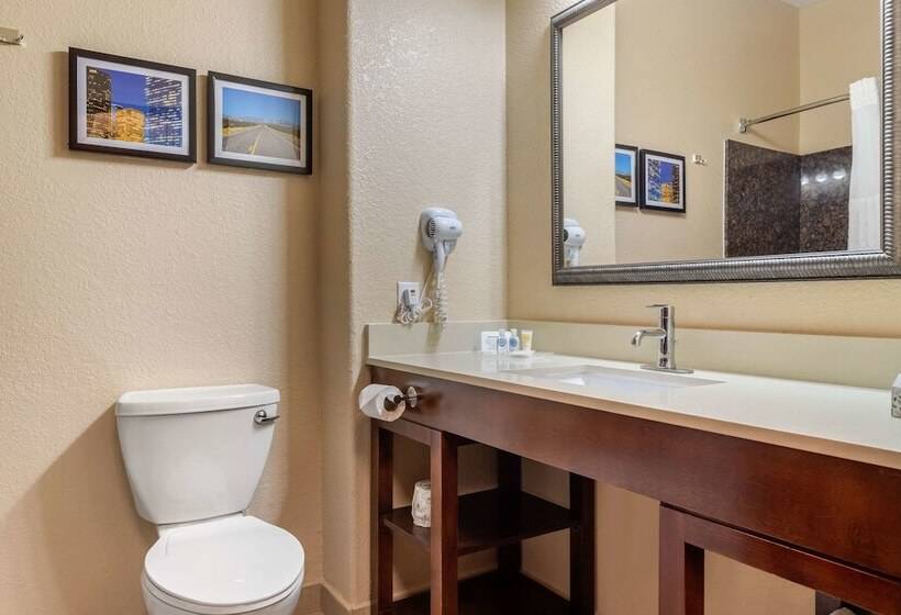 סוויטה, Comfort Suites Baytown I   10