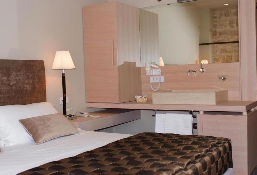 غرفة قياسية, El Homs Palace