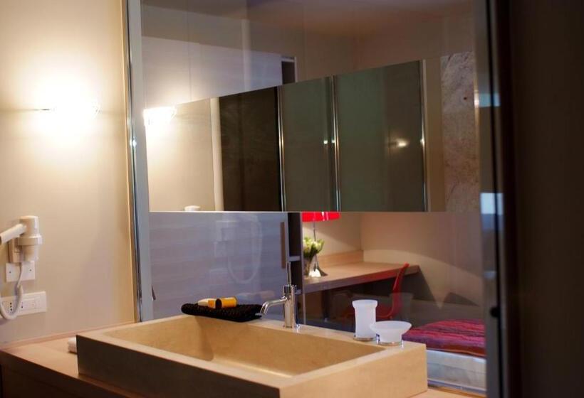 غرفة قياسية, El Homs Palace