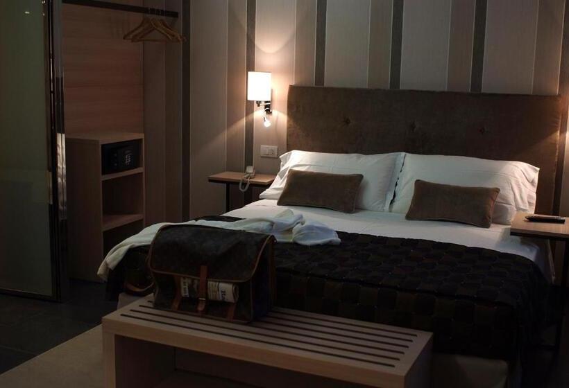 غرفة قياسية, El Homs Palace