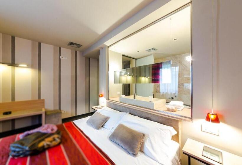 غرفة قياسية, El Homs Palace