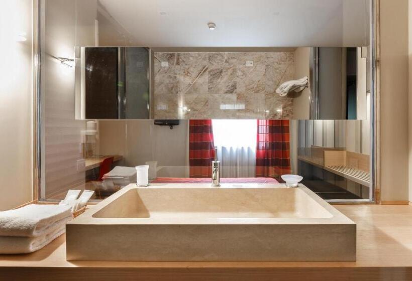 غرفة قياسية, El Homs Palace