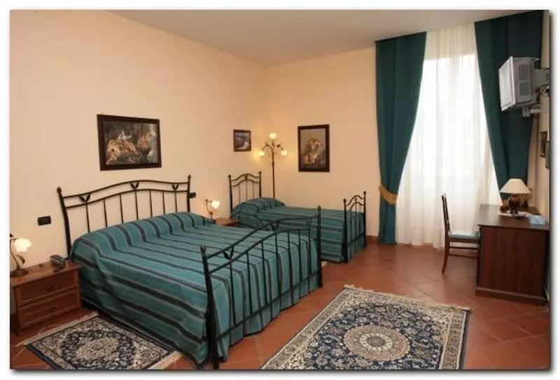 اتاق کلاسیک سه تخته, Grand Hotel Capodimonte