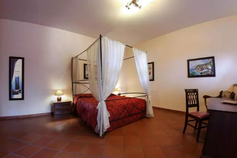 سوییت جونیور, Grand Hotel Capodimonte