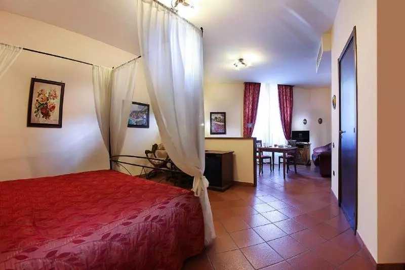 سوییت جونیور, Grand Hotel Capodimonte