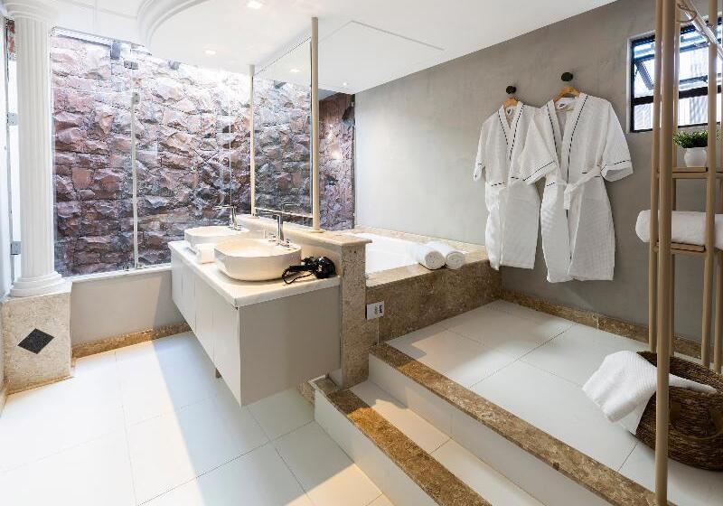 جناح مزود بجاكوزى, Hm