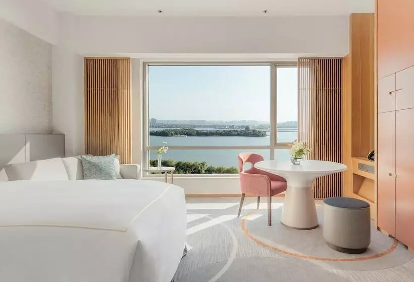 湖の見えるプレミアムルーム, Intercontinental Suzhou Hotel, An Ihg