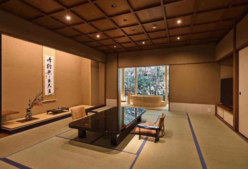 자쿠지 스위트, Nishimuraya Honkan