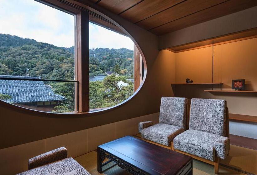 자쿠지 스위트, Nishimuraya Honkan