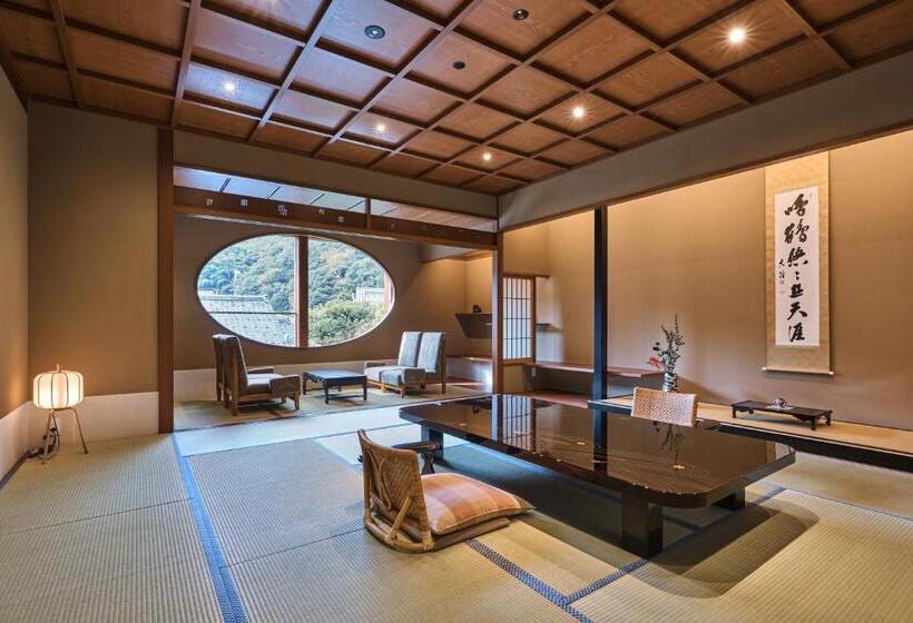 자쿠지 스위트, Nishimuraya Honkan