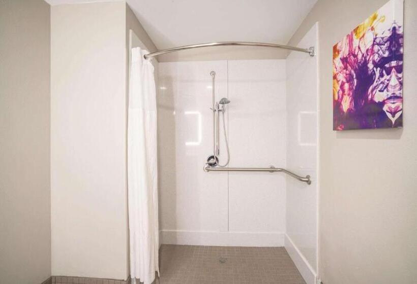 غرفة قياسية سرير كينج لذوى الإحتياجات الخاصة, La Quinta By Wyndham Chattanooga North   Hixson