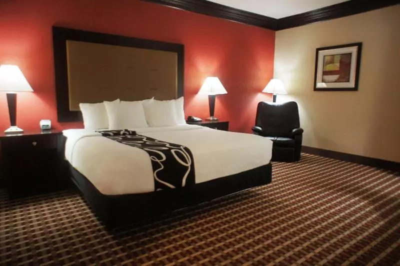 キングサイズベッドのデラックスルーム, La Quinta By Wyndham Little Rock   Bryant