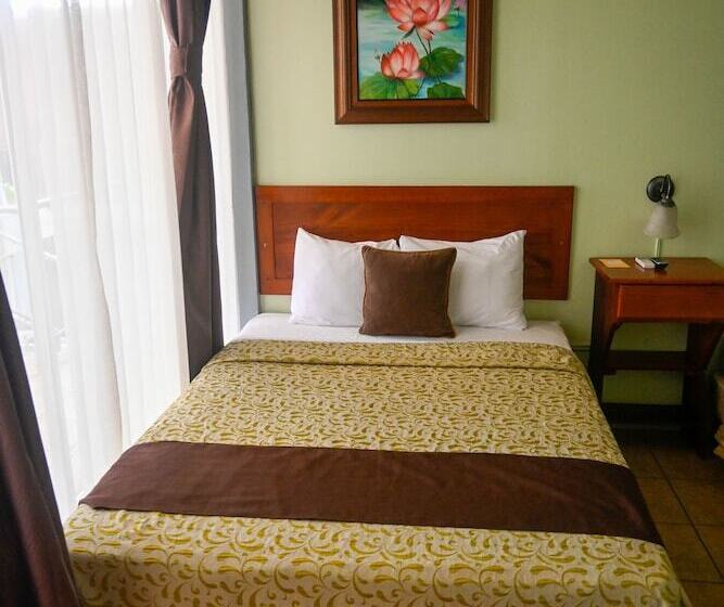 غرفة قياسية ثلاثية مزودة بتراس, Las Colinas