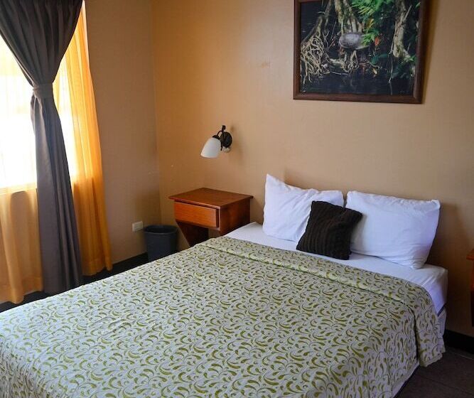 غرفة قياسية ثلاثية مزودة بتراس, Las Colinas