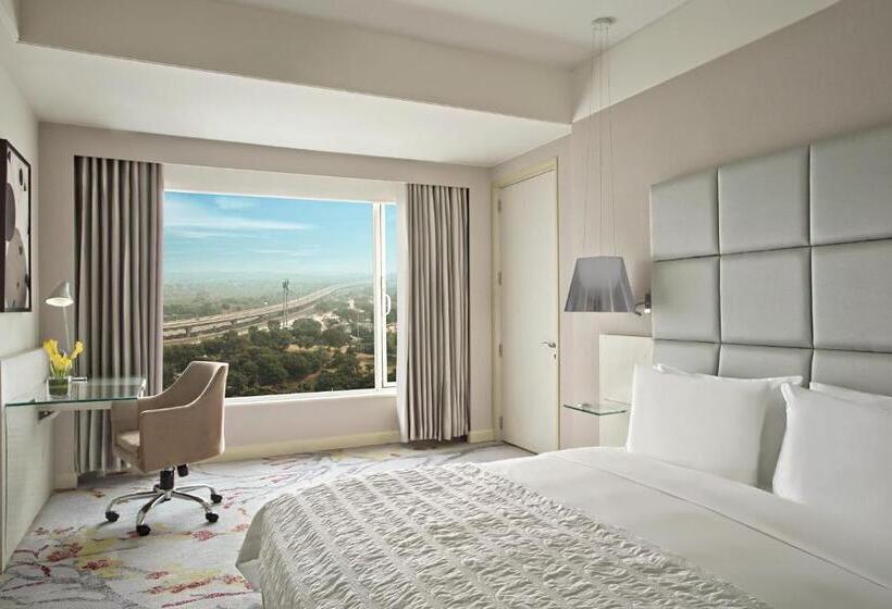 غرفة ديلوكس سرير كينج ذات إطلالة, Le Méridien Gurgaon, Delhi Ncr