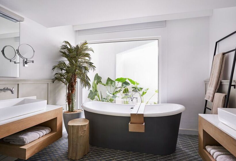 Полулюкс, Lux Grand Gaube Resort & Villas