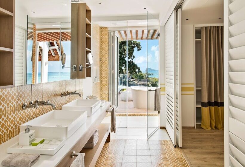 Полулюкс, Lux Grand Gaube Resort & Villas