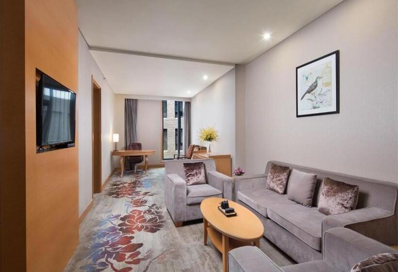 Люкс Executive Кровать Кинг, Ramada By Wyndham Beijing Airport